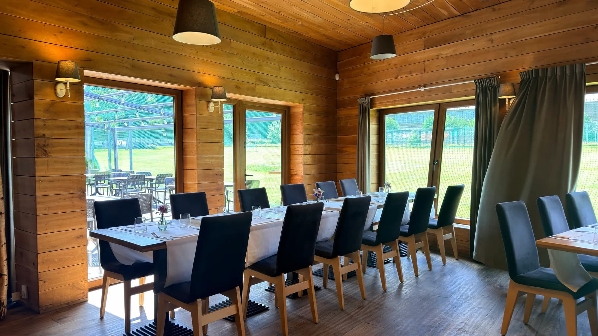 Sala restauracji Tłusta Kaczka przygotowana na wydarzenie